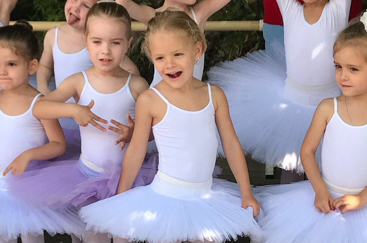 Как проводят летние каникулы дети знаменитостей?