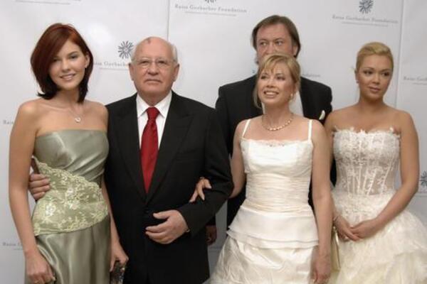 Как выглядит и живет внучка Горбачева?