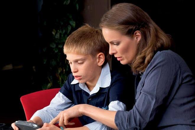 В какие ВУЗы отдают своих детей российские звезды?