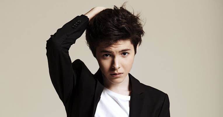 Что просили знаменитости у Деда Мороза в детстве?