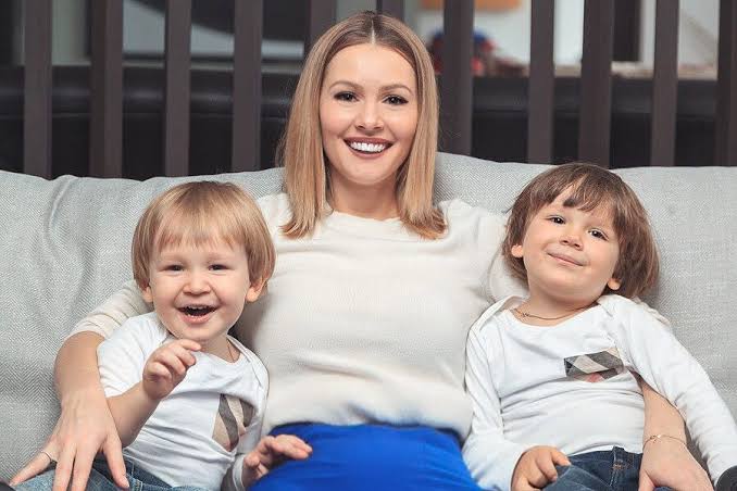 Почему знаменитости воспитывают своих детей в строгости?