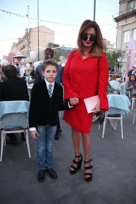 Кто из "Папиных дочек" стал мамой и как выглядят их дети?