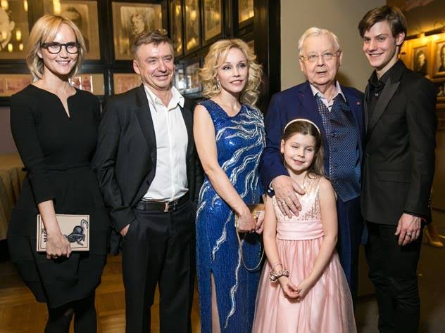 Как выглядят дети актеров "Москва слезам не верит"?