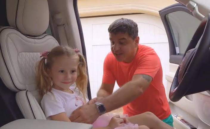 Как 5-летняя девочка из Краснодара зарабатывает по 18 млн $ в год?