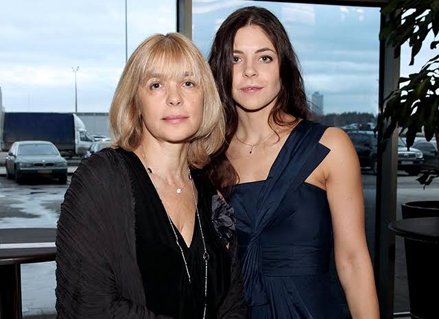 Что стало с 3 дочерьми Веры Глаголевой?