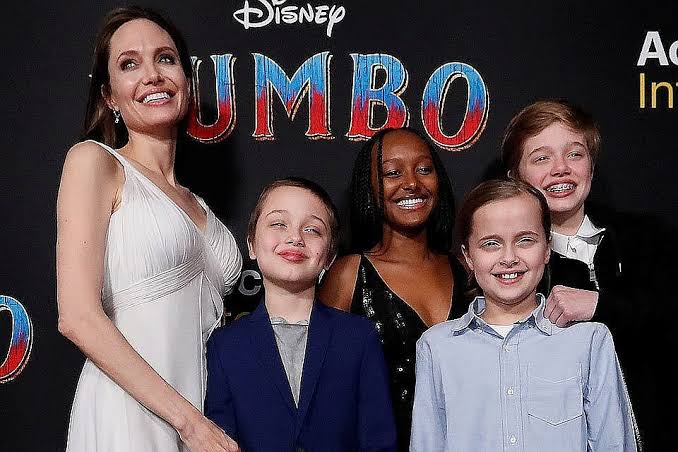 Чем знаменитости кормят своих детей?