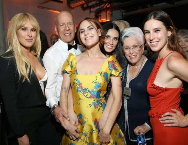 Знаменитости, которые после развода воспитывают детей вместе