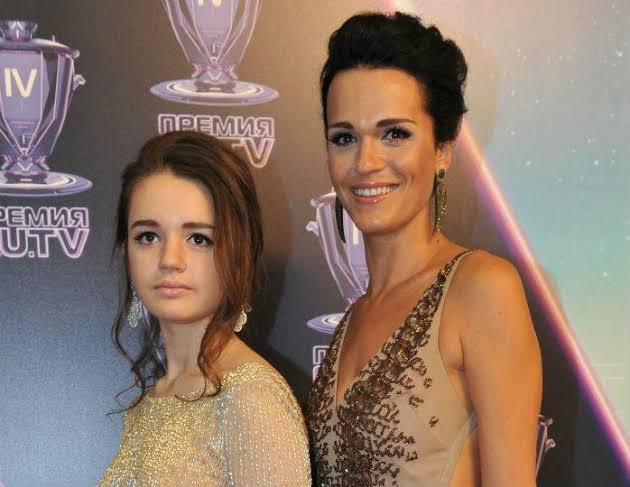 В какие ВУЗы отдают своих детей российские звезды?