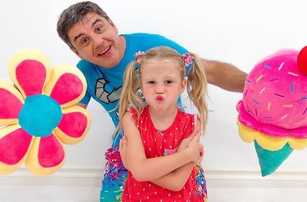 Как 5-летняя девочка из Краснодара зарабатывает по 18 млн $ в год?