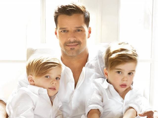 Как выглядят дети звезд, рожденных от суррогатных матерей?