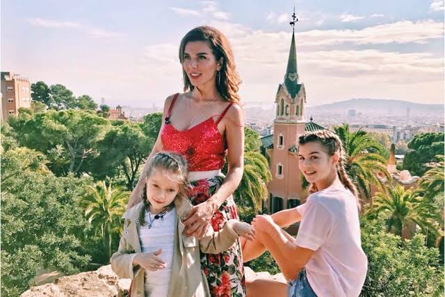 Почему знаменитости воспитывают своих детей в строгости?