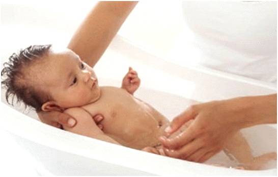 поддерживать голову