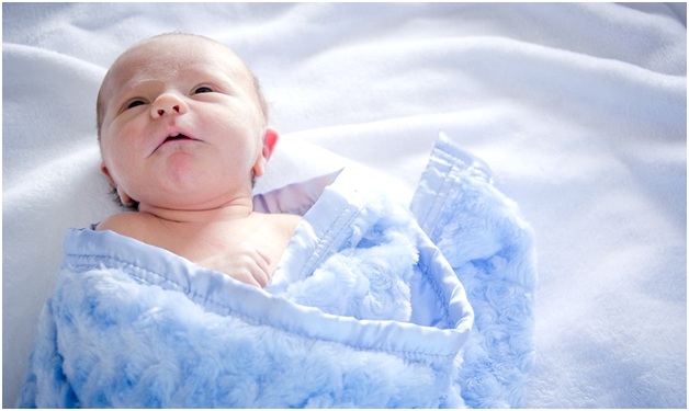 завернуть малыша