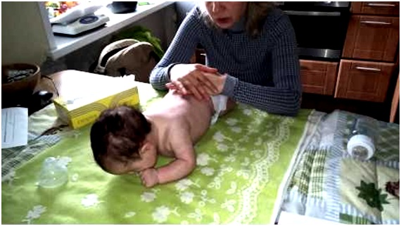 мама помогает