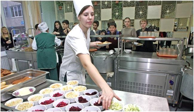 стоять в очереди