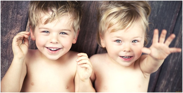 два мальчишки