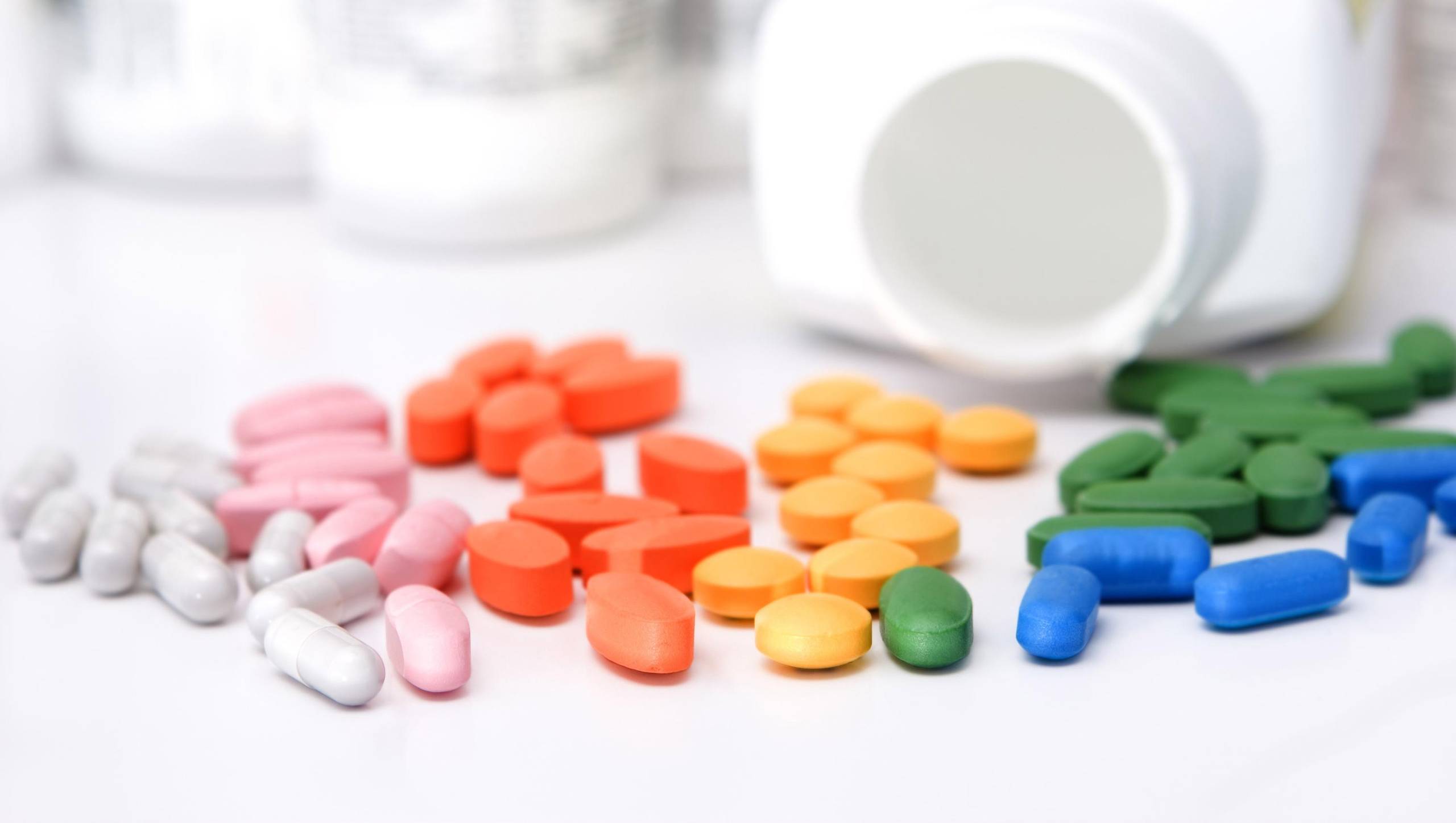 Нужно ли принимать витамины из аптек