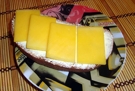 Бутерброд с сыром и маслом Бутерброд с сыром и маслом