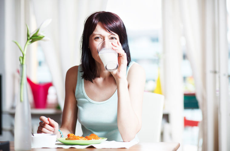 Стакан молока во время обеда Стакан молока во время обеда